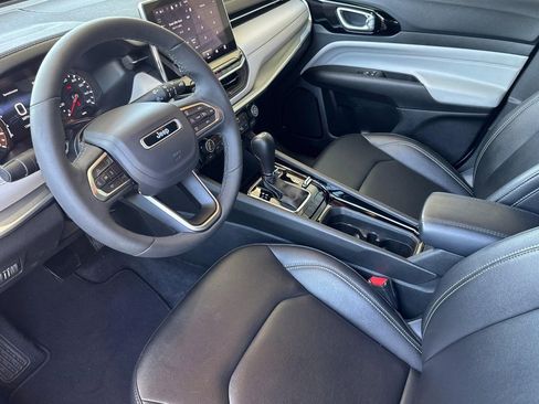 Used 2025 Jeep Compass Limited AWD/4WD image 4