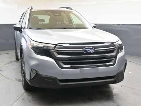 Certified 2025 Subaru Forester Premium AWD/4WD image 8