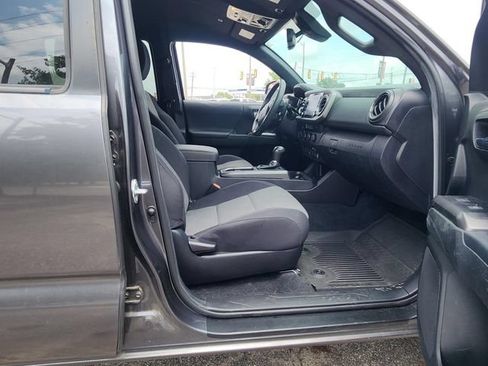 Used 2021 Toyota Tacoma TRD Off-Road w/ Technology Package AWD/4WD image 10
