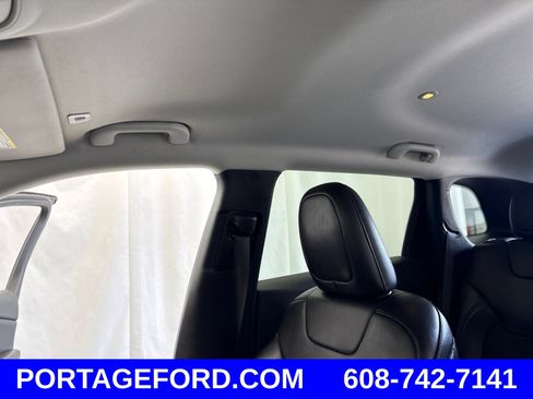 Used 2019 Jeep Cherokee Latitude Plus w/ Comfort/Convenience Group AWD/4WD image 21