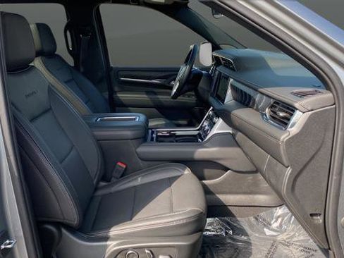 Used 2023 GMC Yukon Denali AWD/4WD image 25