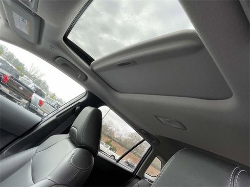 Used 2024 Toyota Corolla Cross XLE image 17