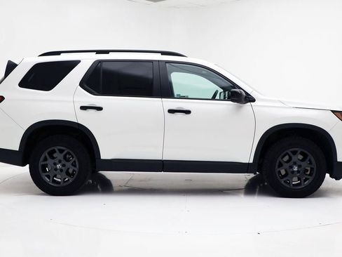 Used 2024 Honda Pilot TrailSport image 2
