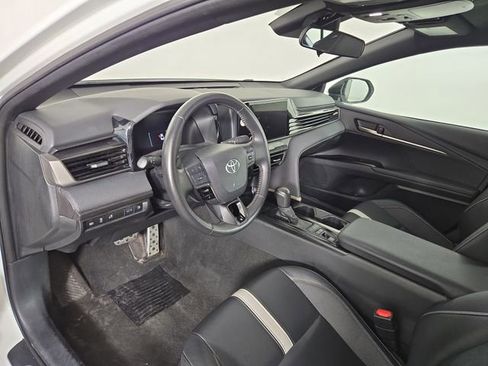 Used 2025 Toyota Camry SE FWD image 13