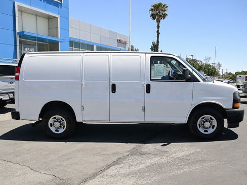 Used 2021 Chevrolet Express 2500 RWD image 4