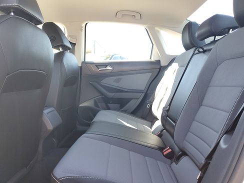 Used 2025 Volkswagen Jetta SE image 11