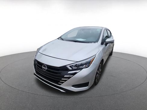 Used 2025 Nissan Versa SV image 3