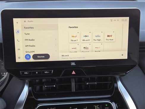 Used 2023 Toyota Venza XLE image 19