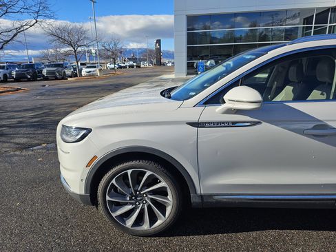 Used 2022 Lincoln Nautilus Reserve w/ Equipment Group 201A image 2