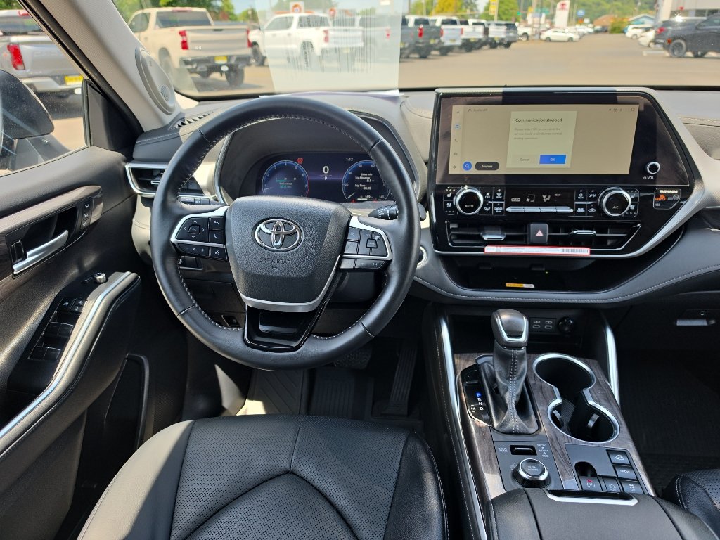 Used 2024 Toyota Highlander Platinum AWD/4WD image 25