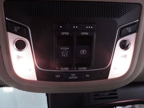 Used 2016 Honda Pilot Elite image 18