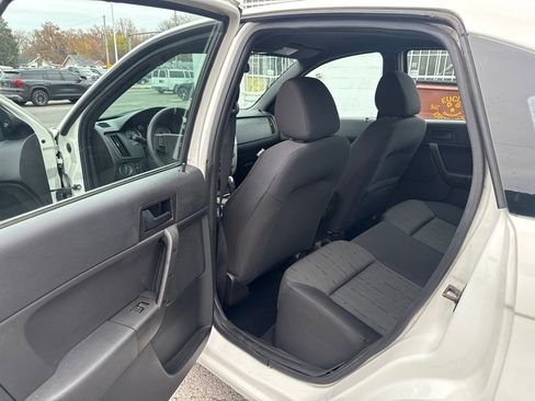 Used 2011 Ford Focus SE image 12