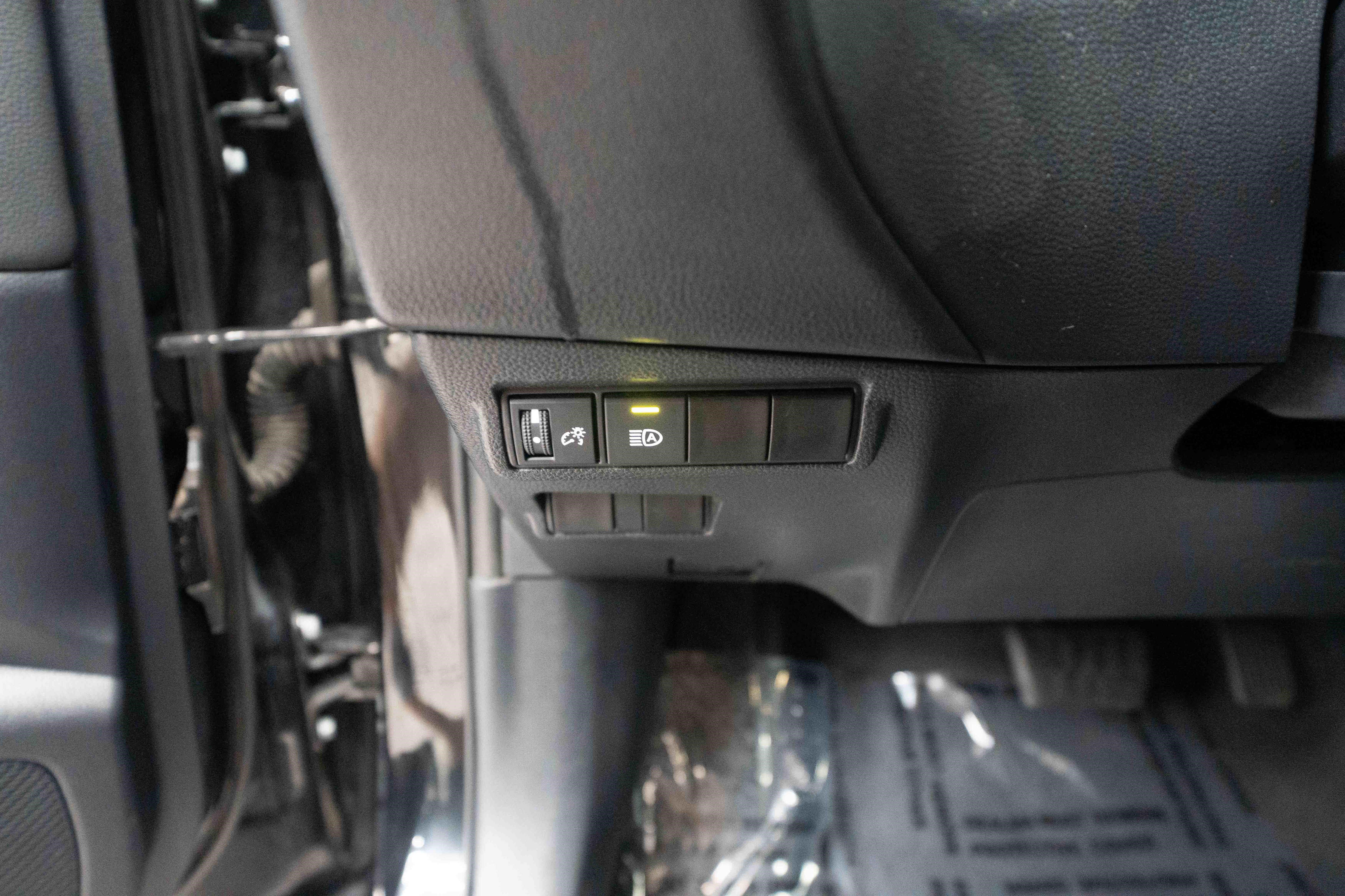 Used 2025 Toyota Corolla Cross XLE AWD/4WD image 11