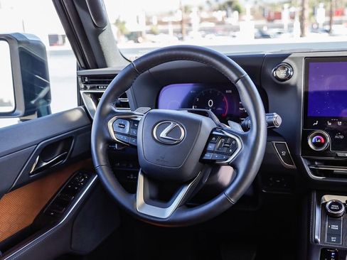 Used 2025 Lexus GX 550 w/ Cold Area Package AWD/4WD image 18
