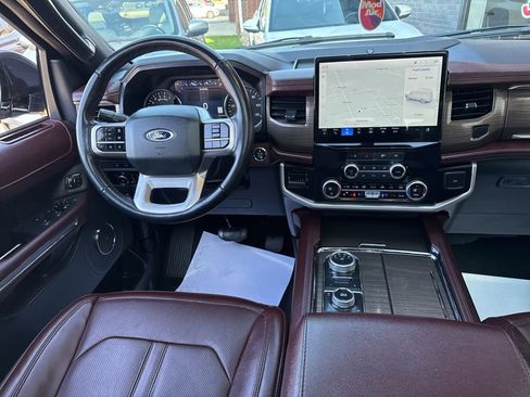 Used 2024 Ford Expedition Limited image 12