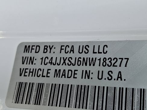 Certified 2022 Jeep Wrangler Unlimited Rubicon w/ Dual Top Group image 28