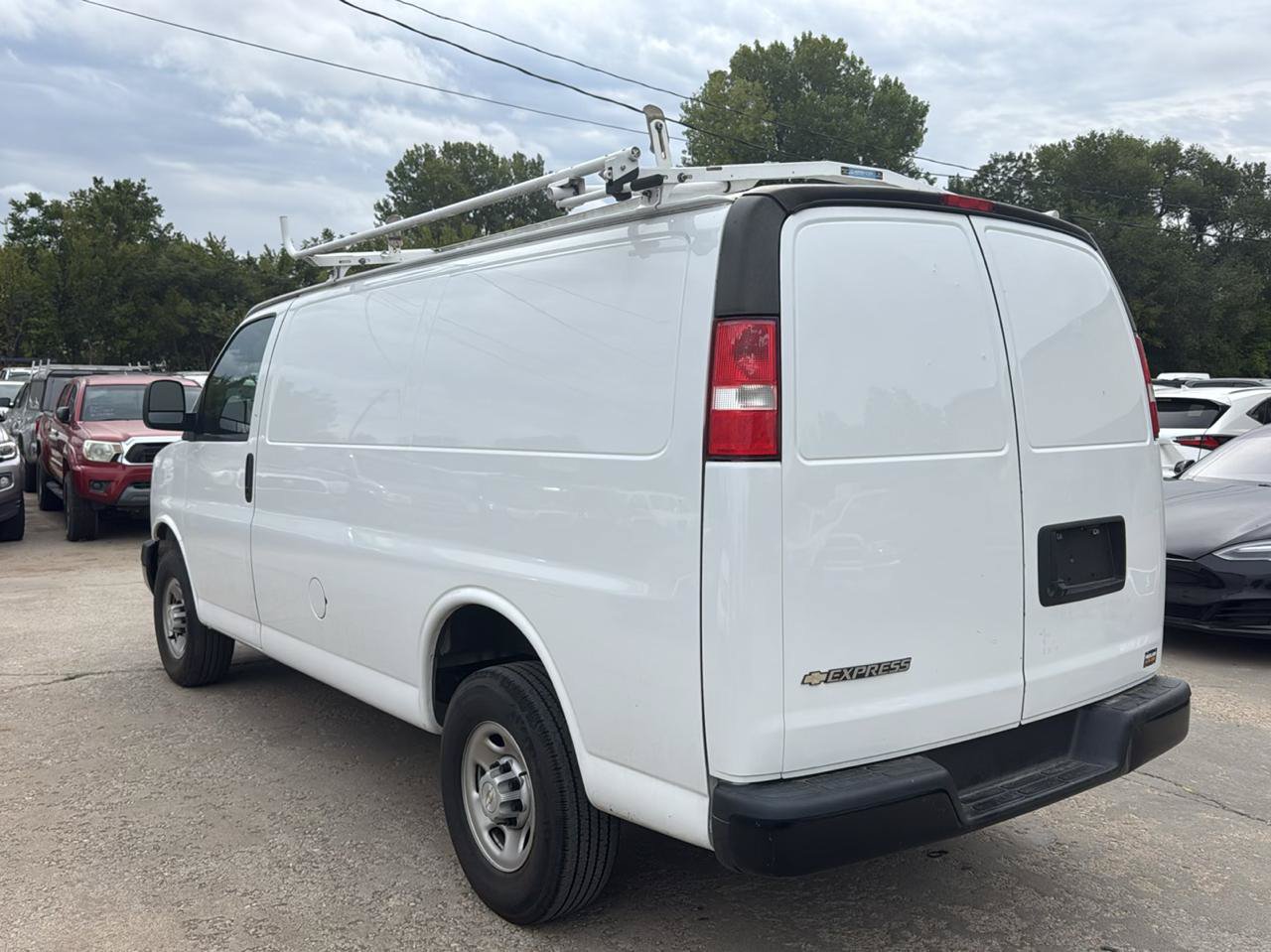 Used 2023 Chevrolet Express 2500 w/ Driver Convenience Package RWD image 8