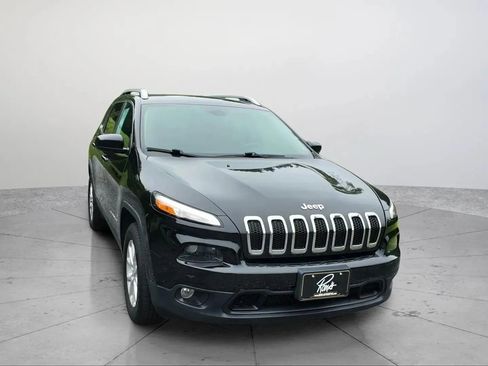 Used 2017 Jeep Cherokee Latitude w/ Cold Weather Group image 7