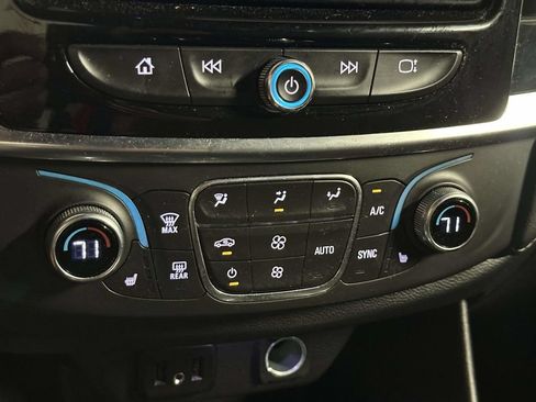 Used 2023 Chevrolet Traverse LT AWD/4WD image 26
