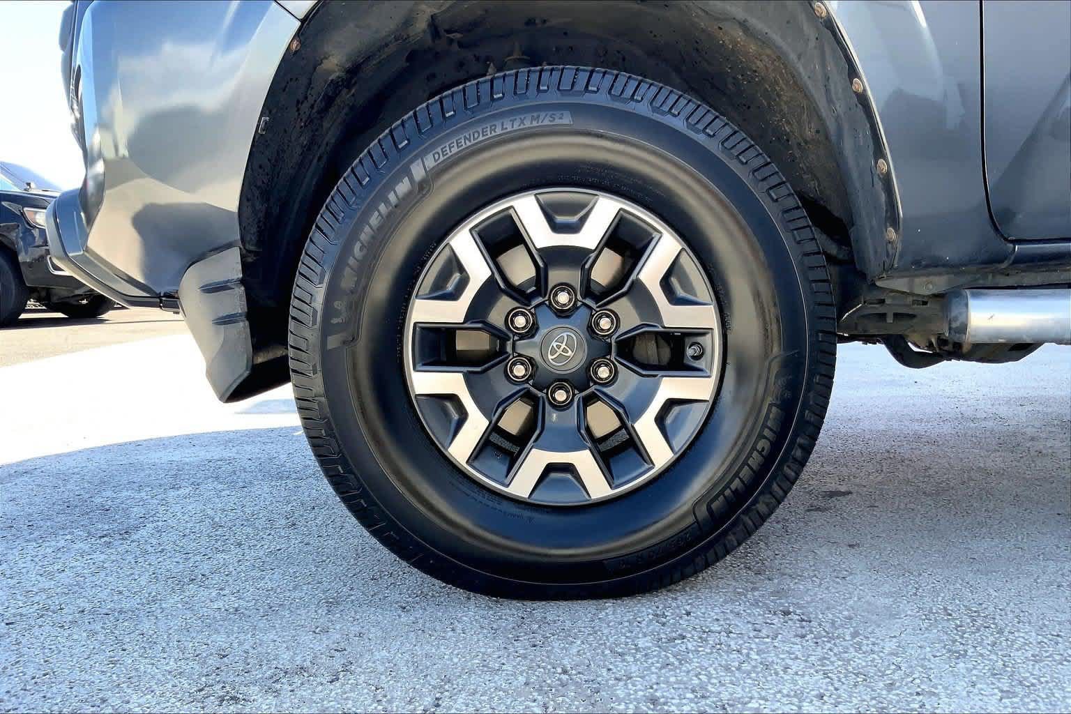 Used 2017 Toyota Tacoma SR w/ Tow Package AWD/4WD image 8