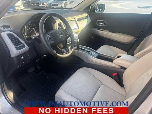 Used 2022 Honda HR-V EX image 2