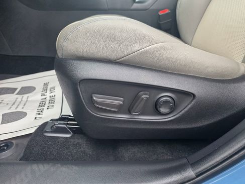 Used 2024 Toyota RAV4 SE w/ Convenience Package image 10