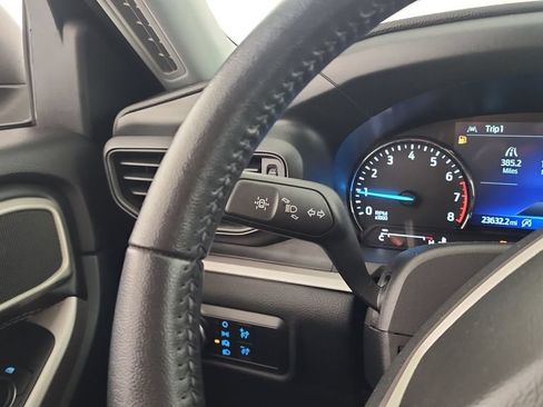Used 2023 Ford Explorer XLT AWD/4WD image 18