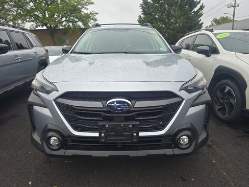 Used 2025 Subaru Outback Premium AWD/4WD image 3