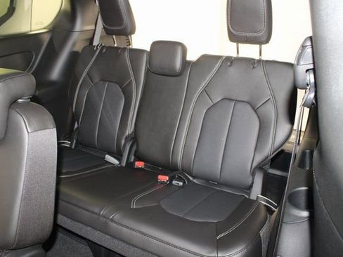New 2026 Chrysler Pacifica Select image 19
