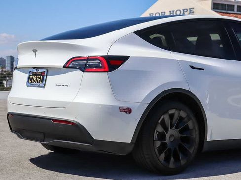 Used 2021 Tesla Model Y Long Range AWD/4WD image 9