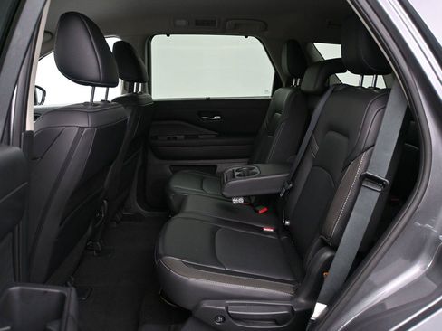 Used 2024 Nissan Pathfinder SL AWD/4WD image 9
