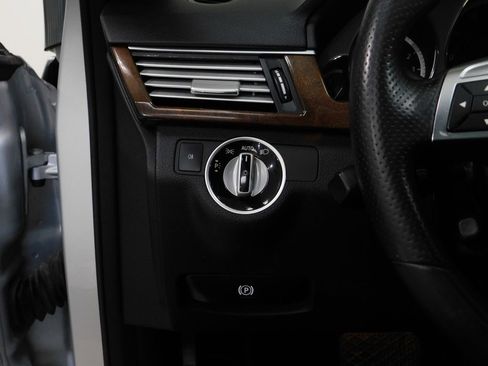 Used 2013 Mercedes-Benz E 350 4MATIC Sedan image 45