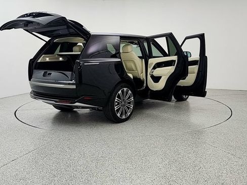 Certified 2025 Land Rover Range Rover SE AWD/4WD image 11