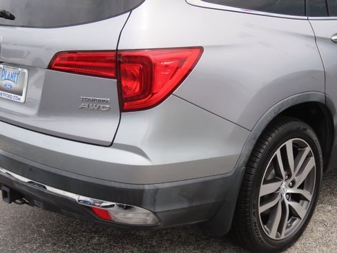 Used 2017 Honda Pilot Touring image 12