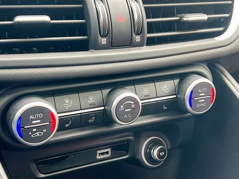 Used 2022 Alfa Romeo Giulia Sprint image 18