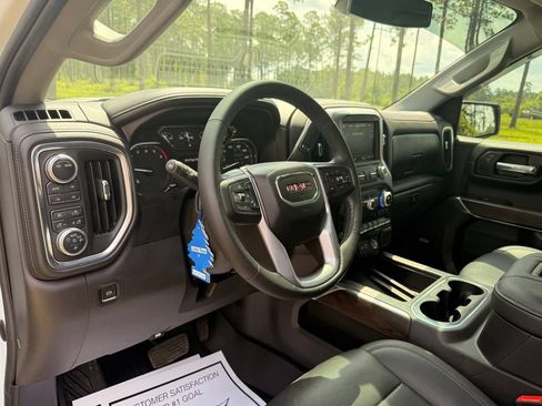 Used 2021 GMC Sierra 1500 SLT w/ SLT Premium Plus Package AWD/4WD image 16