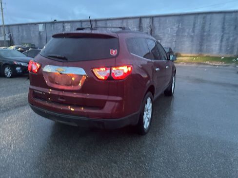 Used 2017 Chevrolet Traverse LT w/ Style and Technology Package image 12