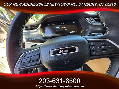 Used 2022 Jeep Grand Cherokee Limited AWD/4WD image 12