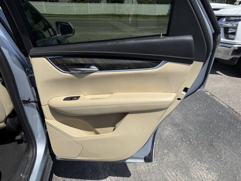 Used 2017 Cadillac XT5 FWD image 11