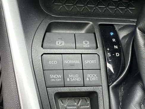 Used 2021 Toyota RAV4 XLE w/ Convenience Package AWD/4WD image 32