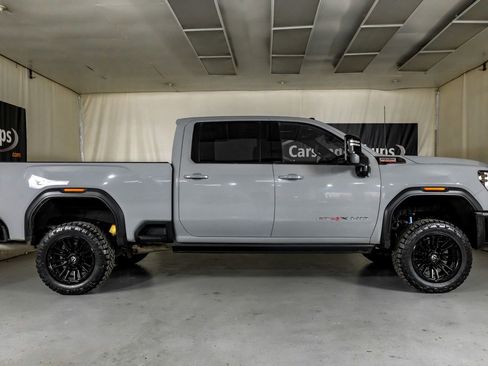 Used 2024 GMC Sierra 2500 AT4X image 5