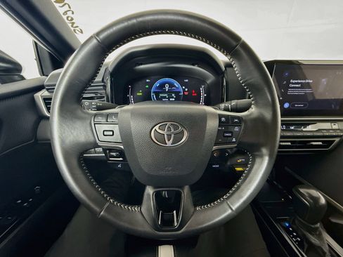 Used 2025 Toyota Camry SE AWD/4WD image 12