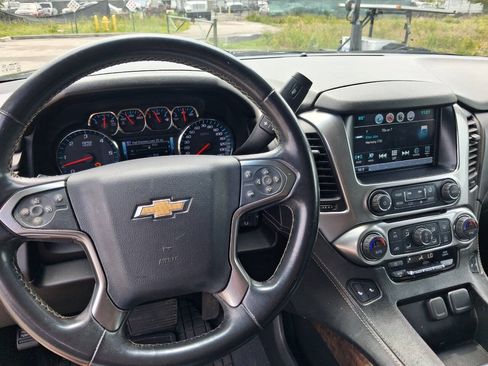 Used 2019 Chevrolet Suburban LT RWD image 12