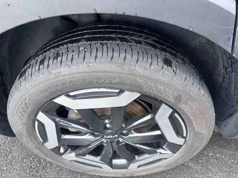 Used 2025 Kia Telluride S FWD image 9
