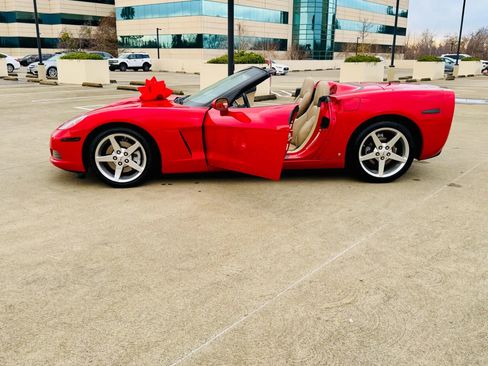 Used 2006 Chevrolet Corvette Convertible w/ Preferred Equipment Group RWD image 30