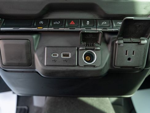 Used 2021 Chevrolet Silverado 1500 Custom image 18