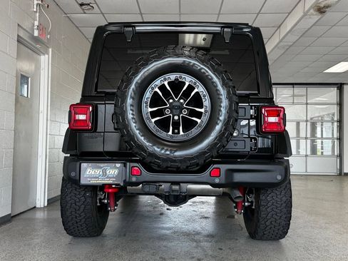 Used 2024 Jeep Wrangler Unlimited Rubicon AWD/4WD image 5