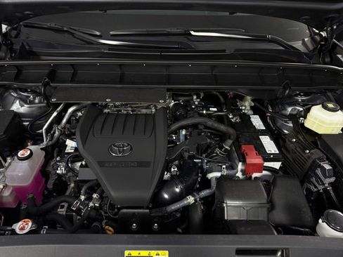 Used 2026 Toyota Highlander XLE image 13