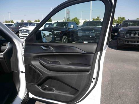 New 2025 Jeep Grand Cherokee Laredo X image 22