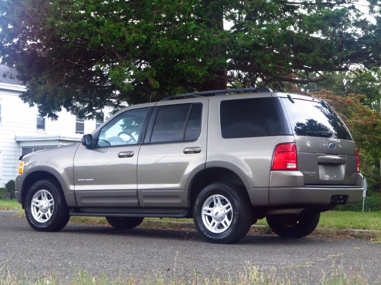 Used 2002 Ford Explorer XLT AWD/4WD image 3